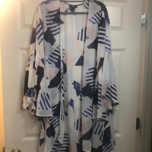 Torrid kimono in white, blue and light pink. Size 5/6
